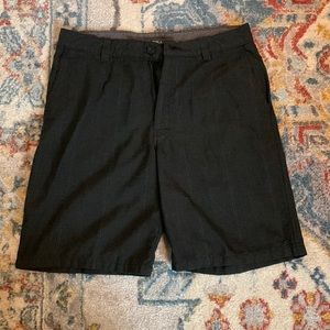 Mens O’Neal black with gray striped shorts